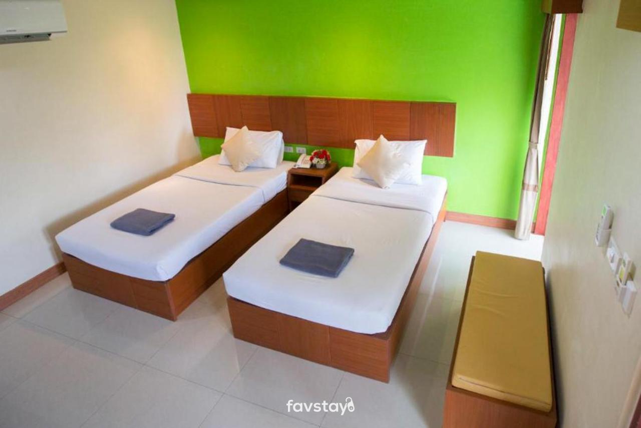 Twin Palms Suites And Residence Pattaya Exterior photo