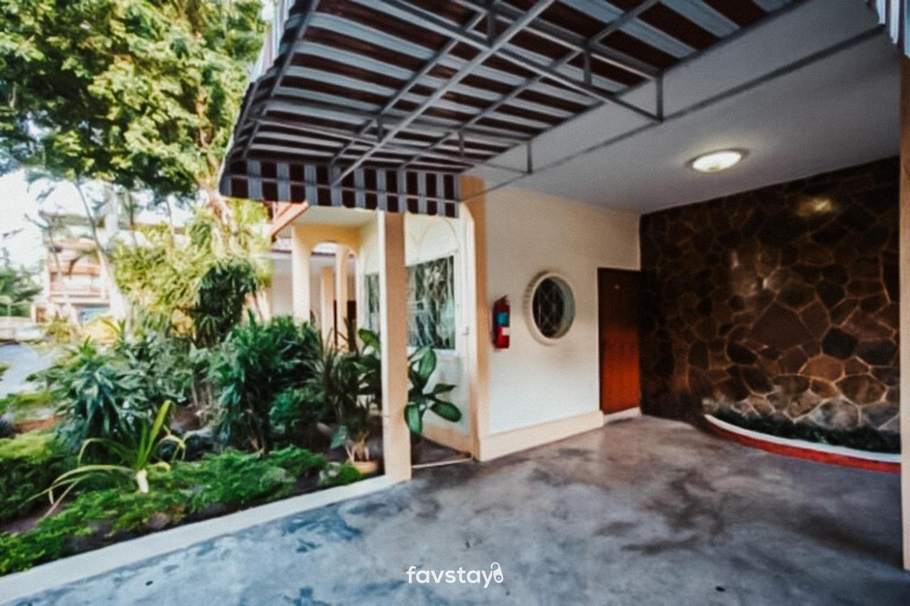 Twin Palms Suites And Residence Pattaya Exterior photo