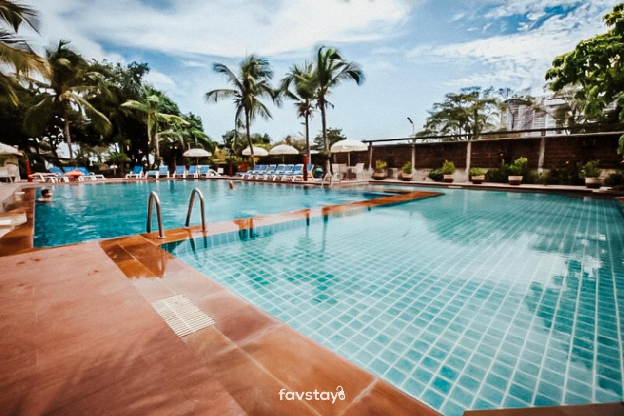 Twin Palms Suites And Residence Pattaya Exterior photo